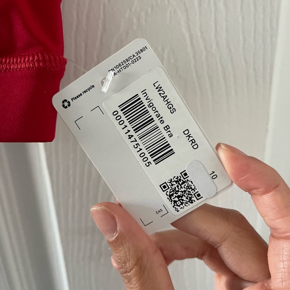 NWT lululemon Invigorate Bra - Picture 2 of 3